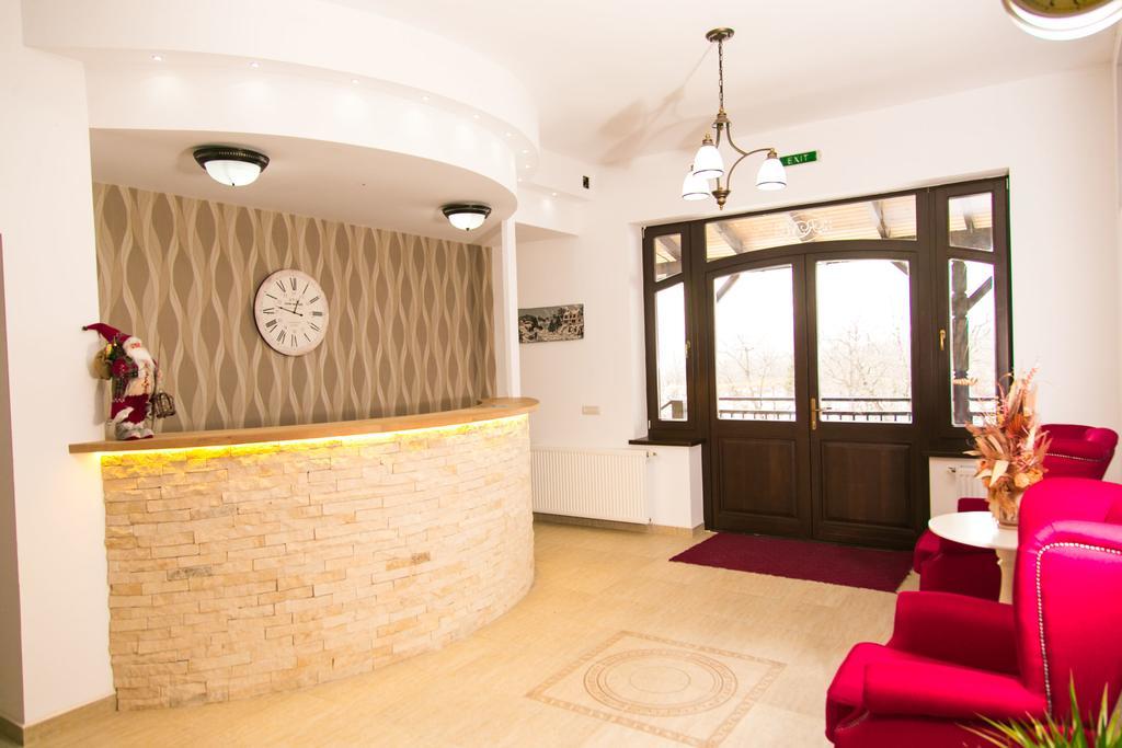 Pensiunea Roua Muntilor Sîmbăta de Sus Exterior foto
