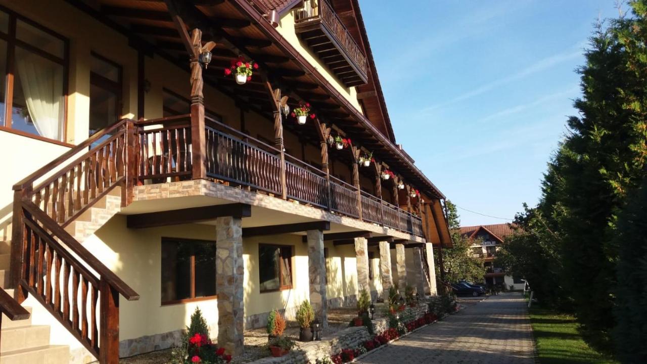 Pensiunea Roua Muntilor Sîmbăta de Sus Exterior foto