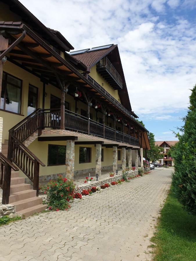 Pensiunea Roua Muntilor Sîmbăta de Sus Exterior foto